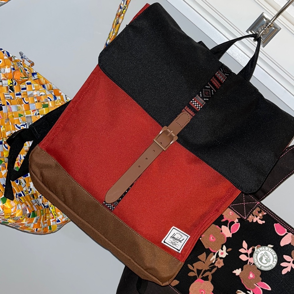 Herschel Supply Company Backpack City Med. PERFECT CONDITION.